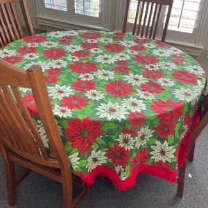 Vintage round Christmas tablecloth Beautiful Poinsettia print with red trim EUC